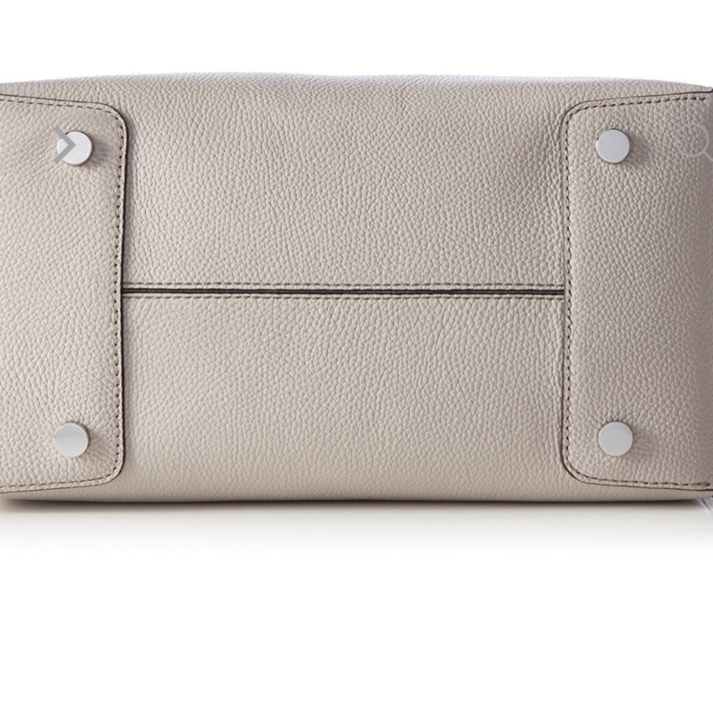 Michael Kors Pebbled textile Leather hand bag - Picture 4 of 14